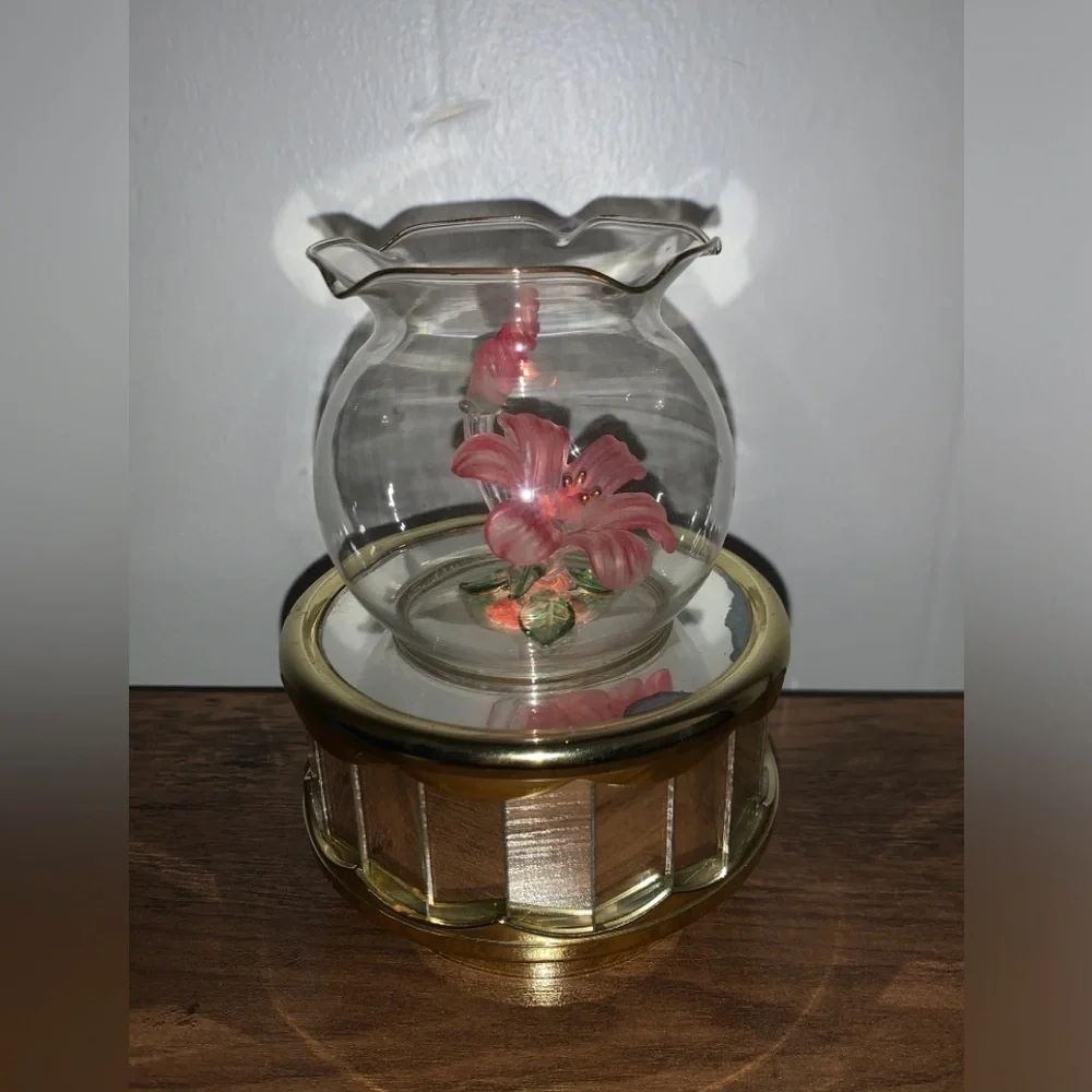 Vtg Hand Sculptured Flower In Glass Gold Rotating Light-Up Mirrored Music Box